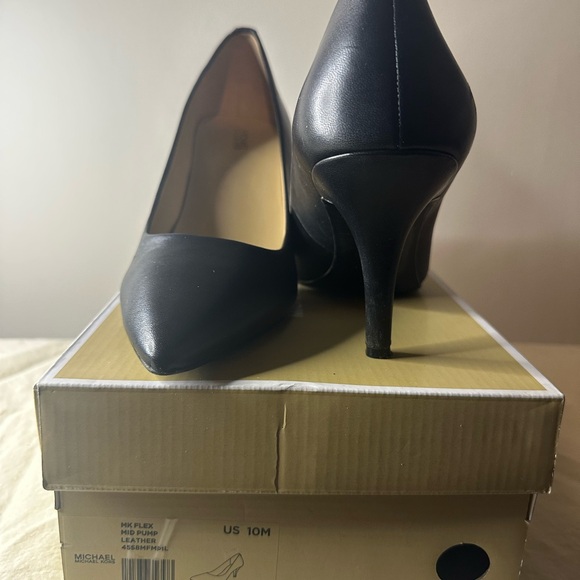 Michael Kors Black Heels Classic Pumps - Picture 5 of 7